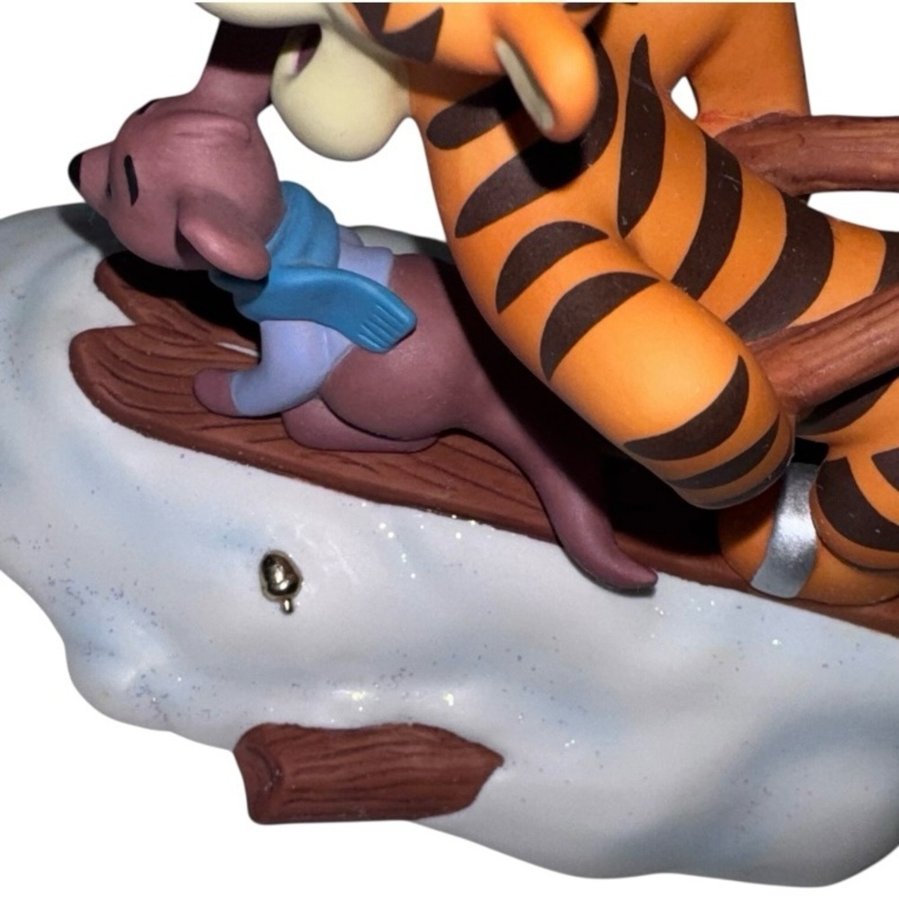 Pooh & Friends (NWT) 1990 “Look out snow! Here we go!” collectible figurine - Picture 9 of 14
